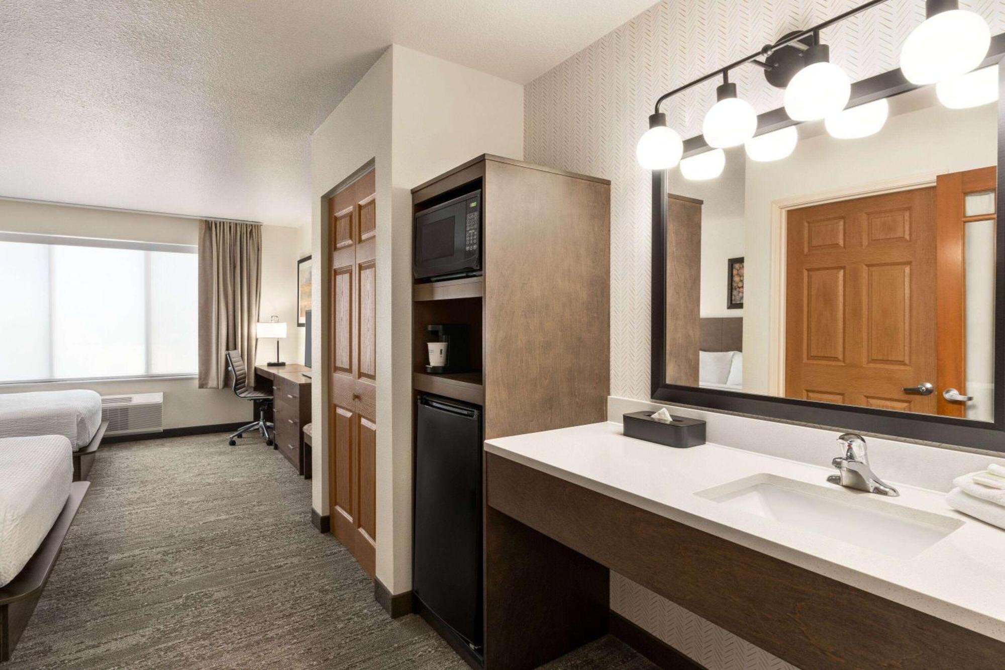 Days Inn & Suites By Wyndham Боузман Екстериор снимка
