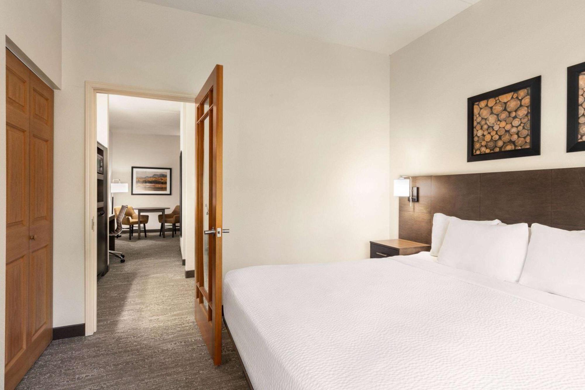Days Inn & Suites By Wyndham Боузман Екстериор снимка