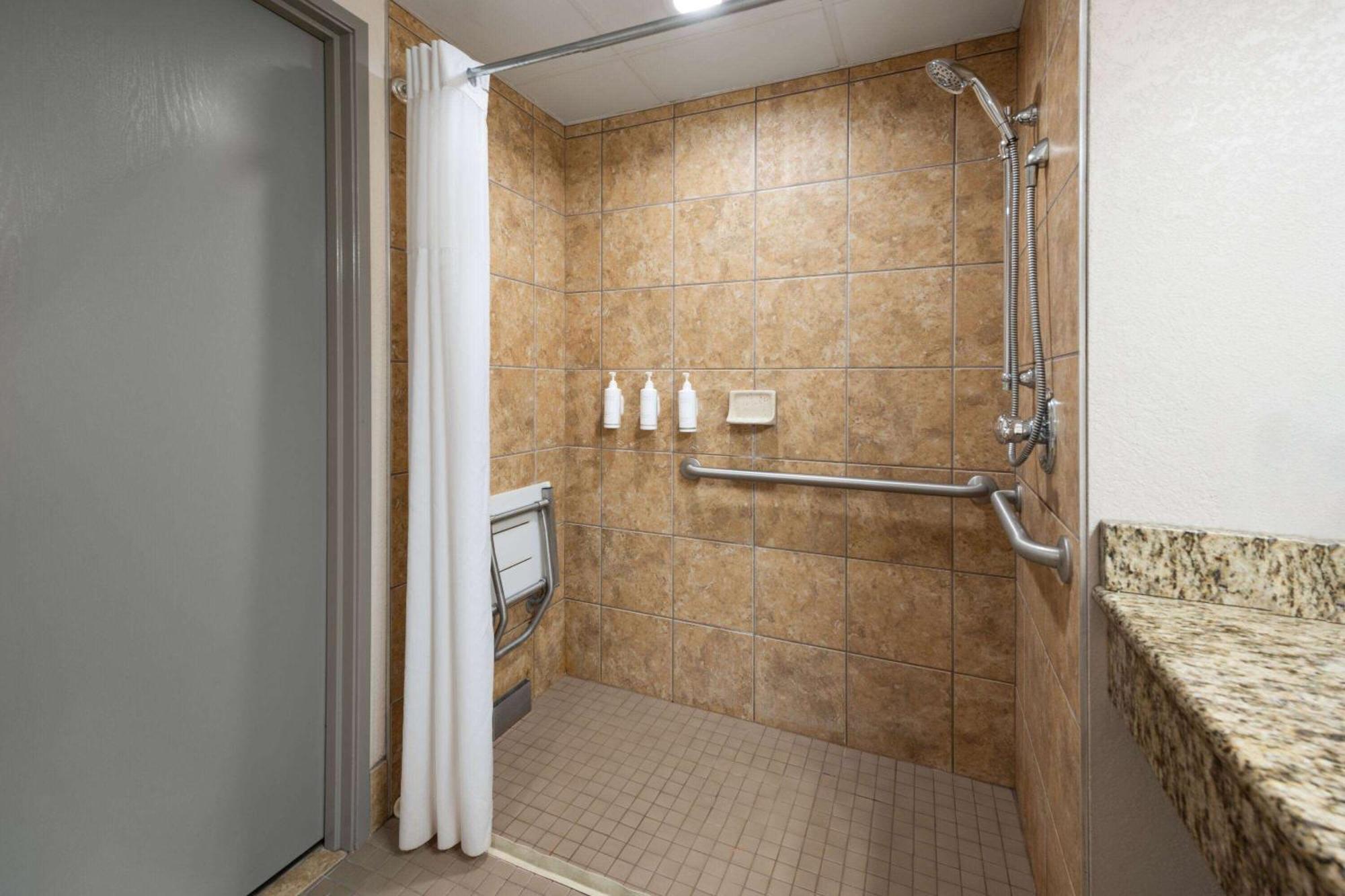 Days Inn & Suites By Wyndham Боузман Екстериор снимка