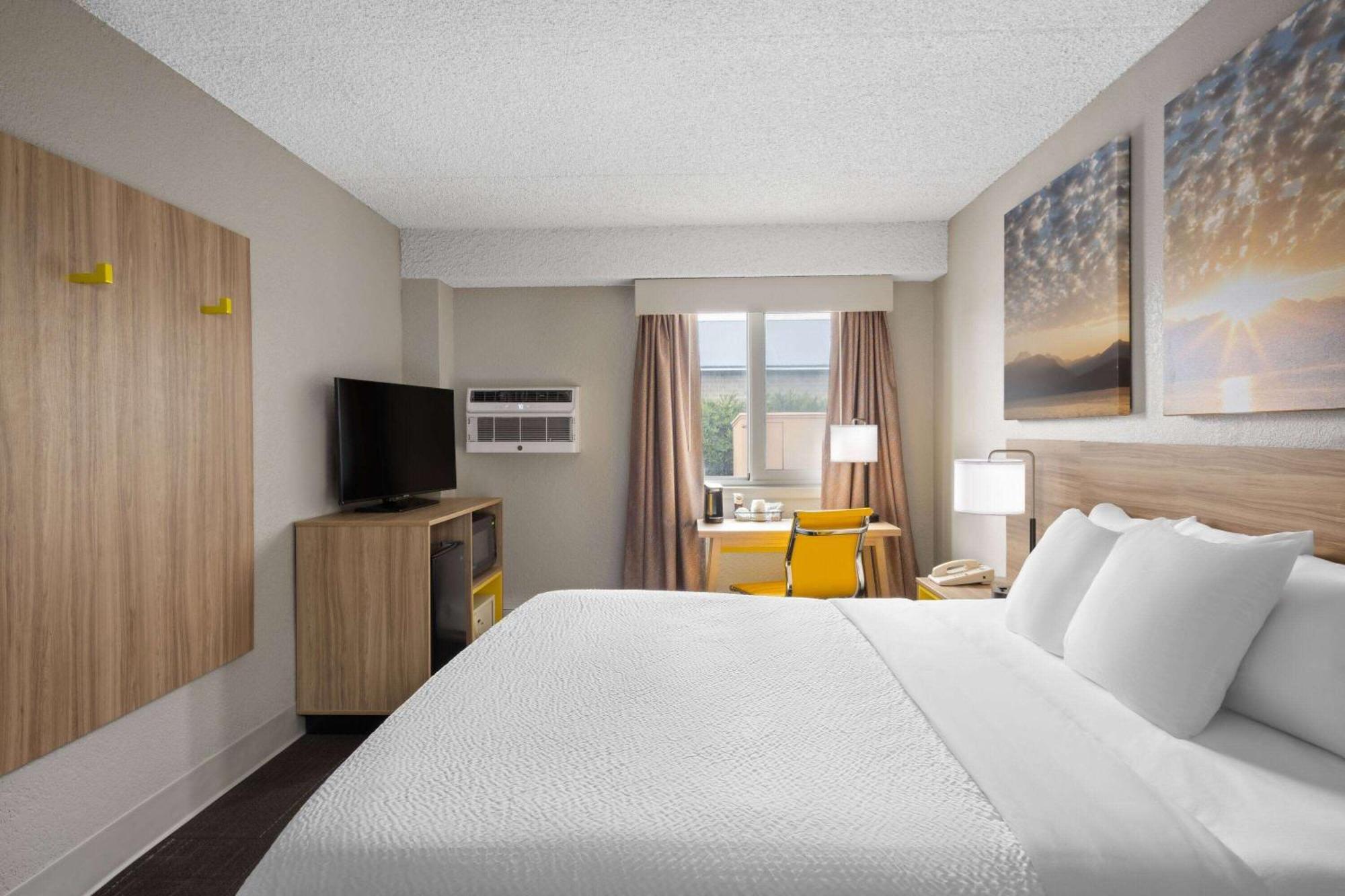 Days Inn & Suites By Wyndham Боузман Екстериор снимка