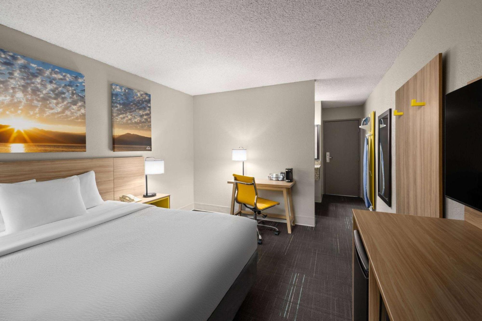 Days Inn & Suites By Wyndham Боузман Екстериор снимка