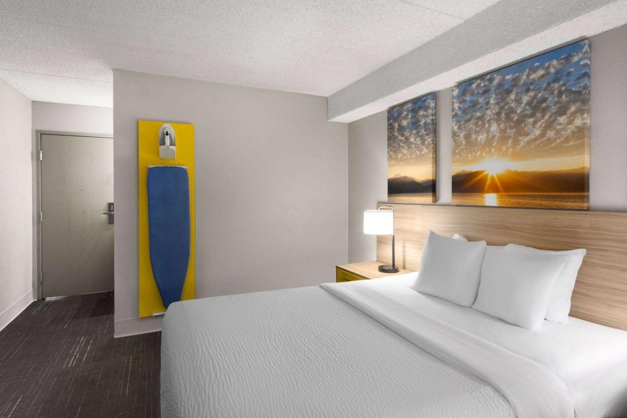 Days Inn & Suites By Wyndham Боузман Екстериор снимка