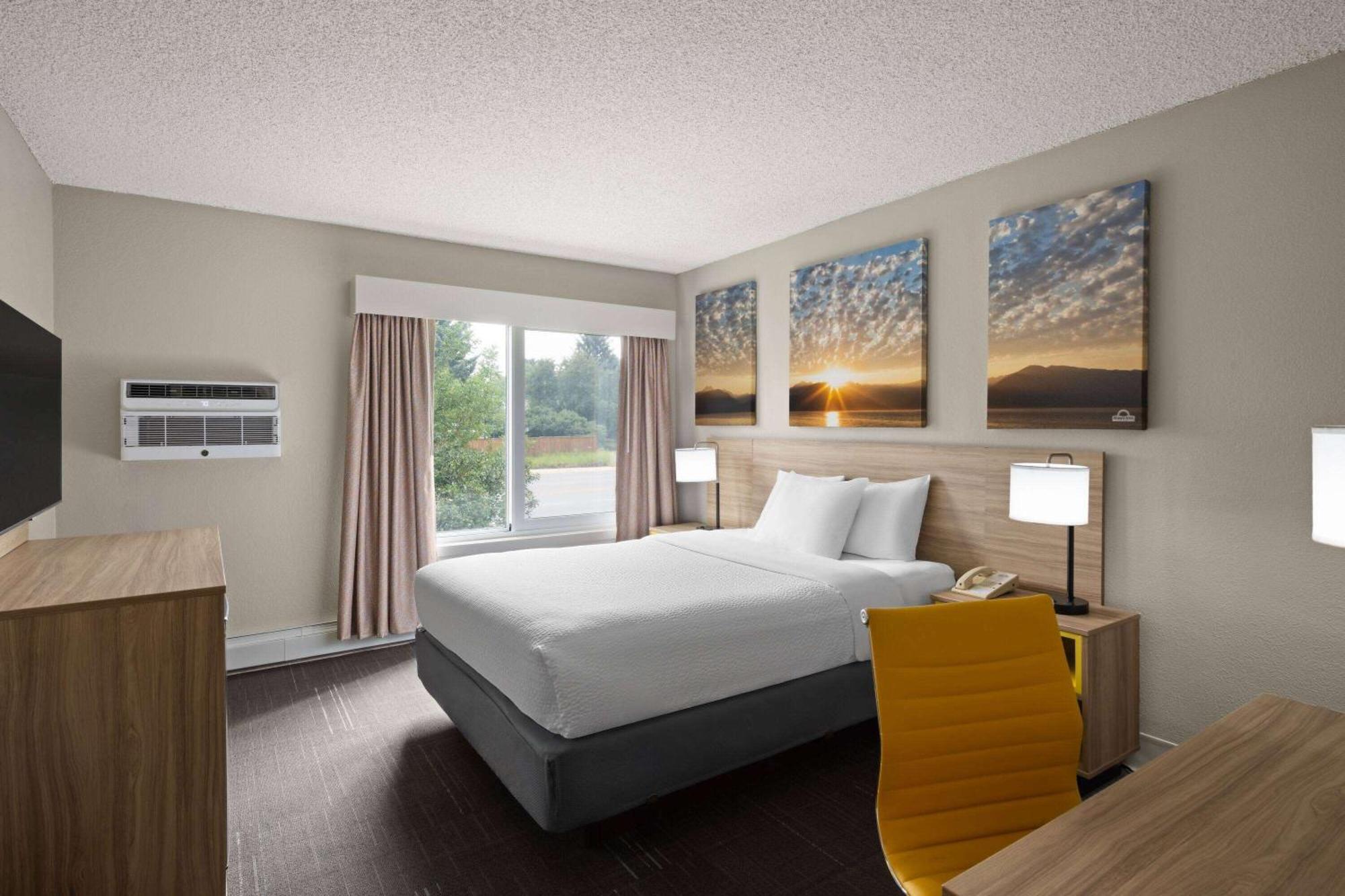 Days Inn & Suites By Wyndham Боузман Екстериор снимка