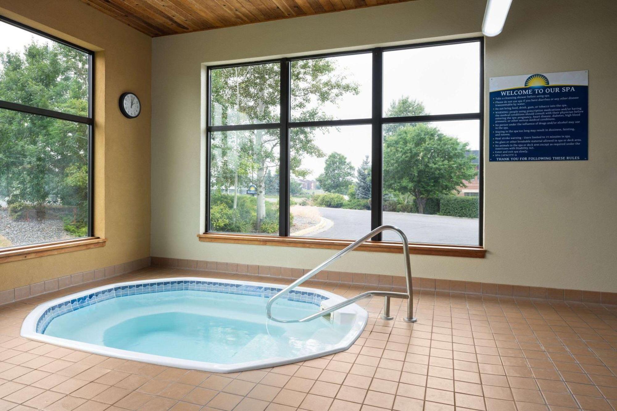 Days Inn & Suites By Wyndham Боузман Екстериор снимка