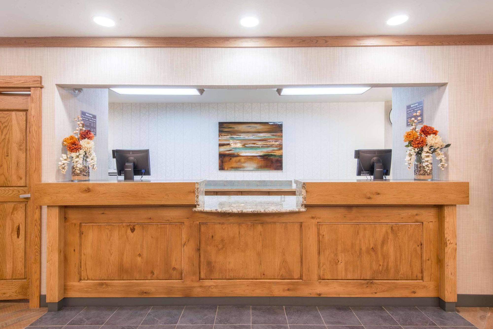 Days Inn & Suites By Wyndham Боузман Екстериор снимка