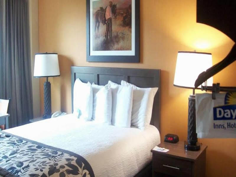 Days Inn & Suites By Wyndham Боузман Екстериор снимка