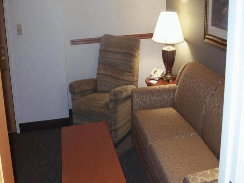 Days Inn & Suites By Wyndham Боузман Екстериор снимка